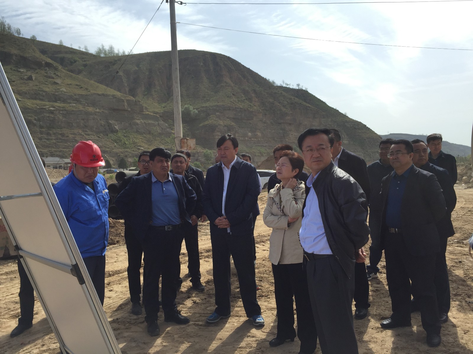 1525833923252698tEsX.jpg 孫礦玲視察招安項(xiàng)目施工建設(shè)情況.jpg