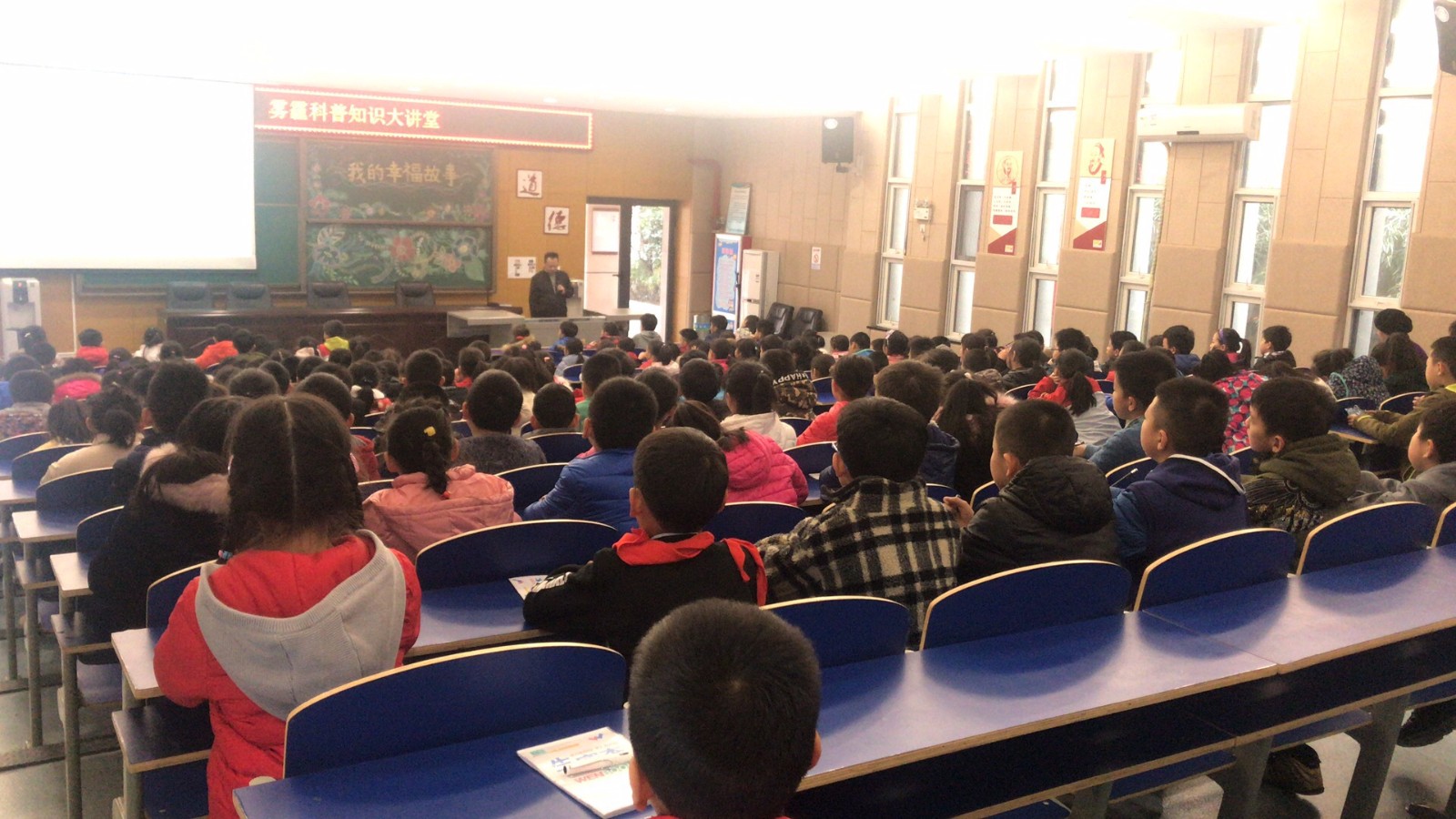 1545610402592768aB2t.jpg 綠色環(huán)保進(jìn)校園-高新一小2.jpg