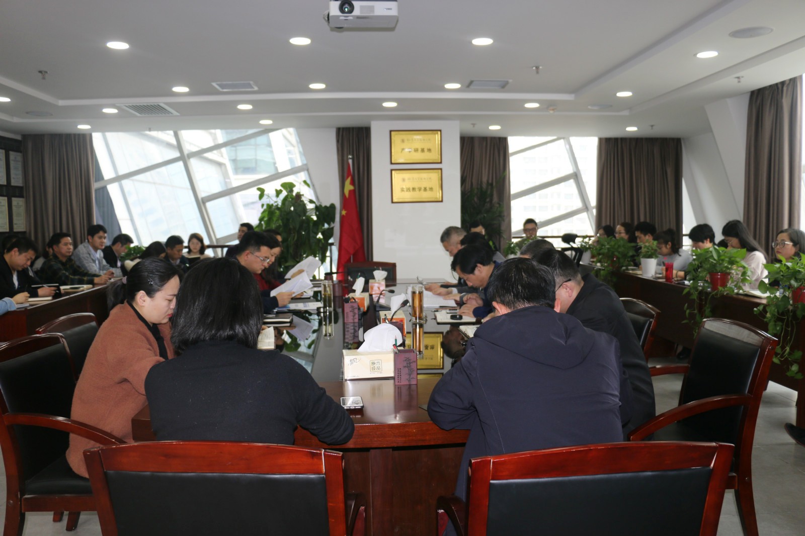 1551314467861386yX1W.jpg 水環(huán)境傳達(dá)學(xué)習(xí)集團(tuán)2019年工作會議精神.jpg