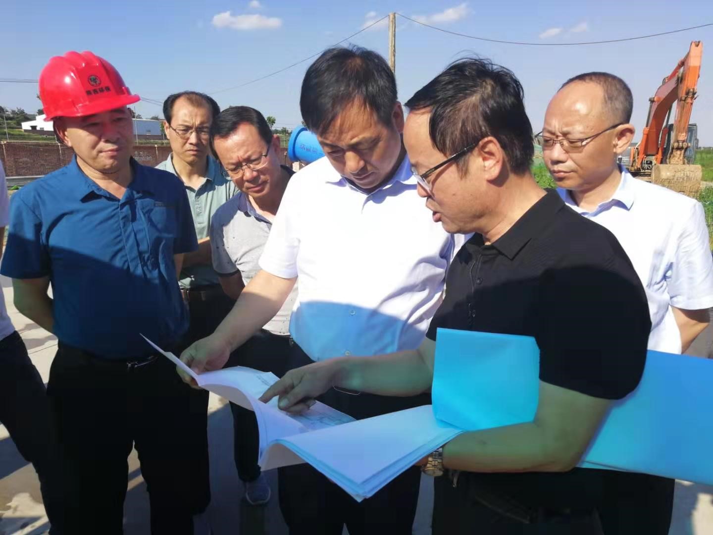 1562584868898252r2Gr.jpg 2019.7.4寶雞市委常委、副市長(zhǎng)王寧崗到水環(huán)境公司寶雞蟠龍新區(qū)污水處理廠調(diào)研.jpg