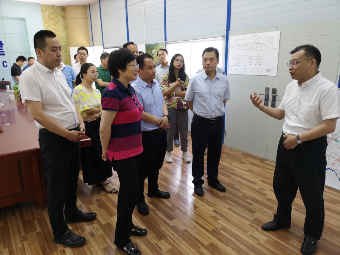 西安市發(fā)改委黨組書(shū)記、主任邢欣到水環(huán)境公司白鹿原水生態(tài)中心項(xiàng)目調(diào)研.jpg