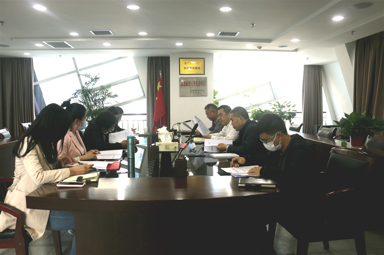 1587715863309552YrsD.jpg 關(guān)于領(lǐng)導(dǎo)干部違規(guī)插手干預(yù)項(xiàng)目建設(shè)和礦產(chǎn)開(kāi)發(fā)突出問(wèn)題整改工作專題會(huì)議.jpg