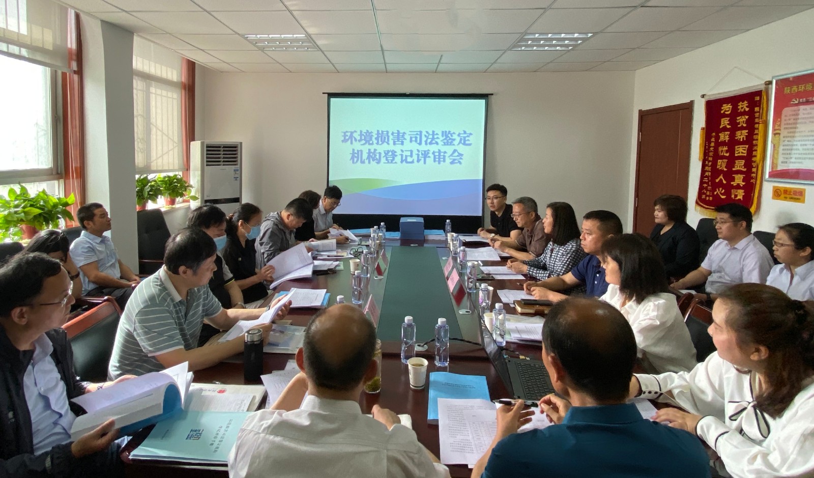 15906283008246512xJw.jpg 監(jiān)測中心順利通過環(huán)境損害司法鑒定機構評審2.JPG