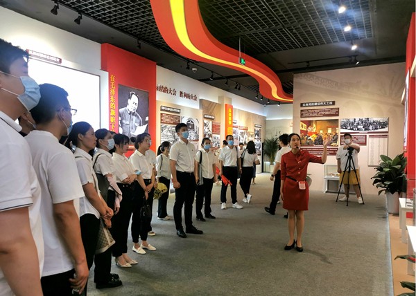 1626312269593762GouK.jpg 陜西環(huán)保集團組織黨員干部參觀陜西省慶祝中國共產黨成立100周年主題展圖片2_副本.jpg