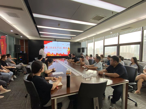 水環(huán)境公司組織開展新《安全生產(chǎn)法》宣貫培訓(xùn)_副本.jpg
