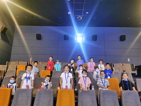 1627522477135589EQxm.jpg 中圣公司開展暑期愛心托管活動2_副本.jpg