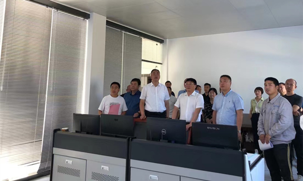 1658458523180092UDMH.jpg 商洛市人大常委會副主任馮永清到水環(huán)境公司山陽縣污水處理廠調(diào)研_副本.jpg