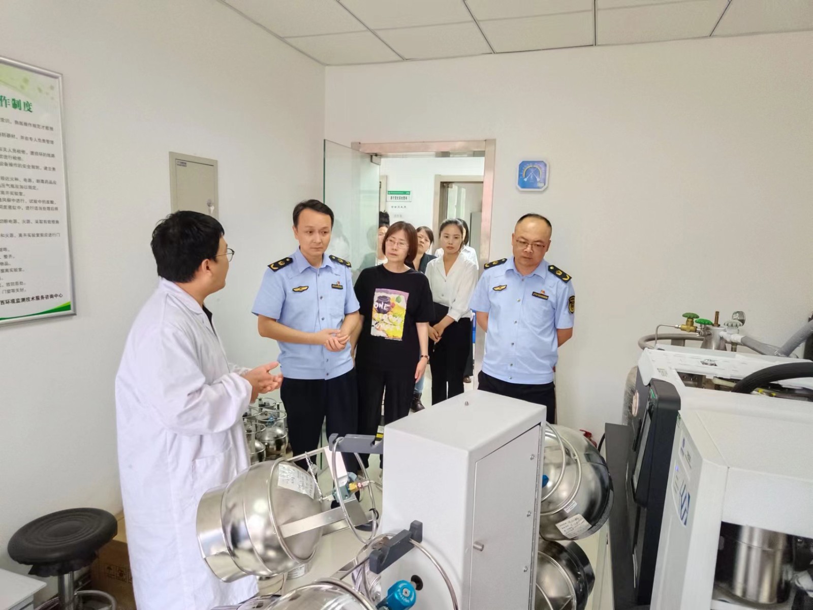 監(jiān)測公司聯(lián)合西安市市場監(jiān)督管理局曲江新區(qū)分局開展實驗室開放日活動2.jpg