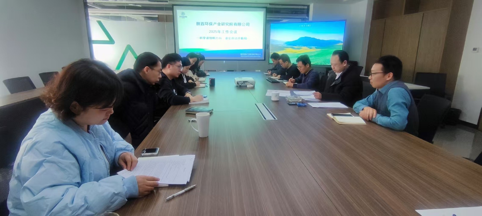 科學(xué)謀劃明方向 謀定而動(dòng)開(kāi)新局-研究院召開(kāi)2025年工作會(huì)議.jpg